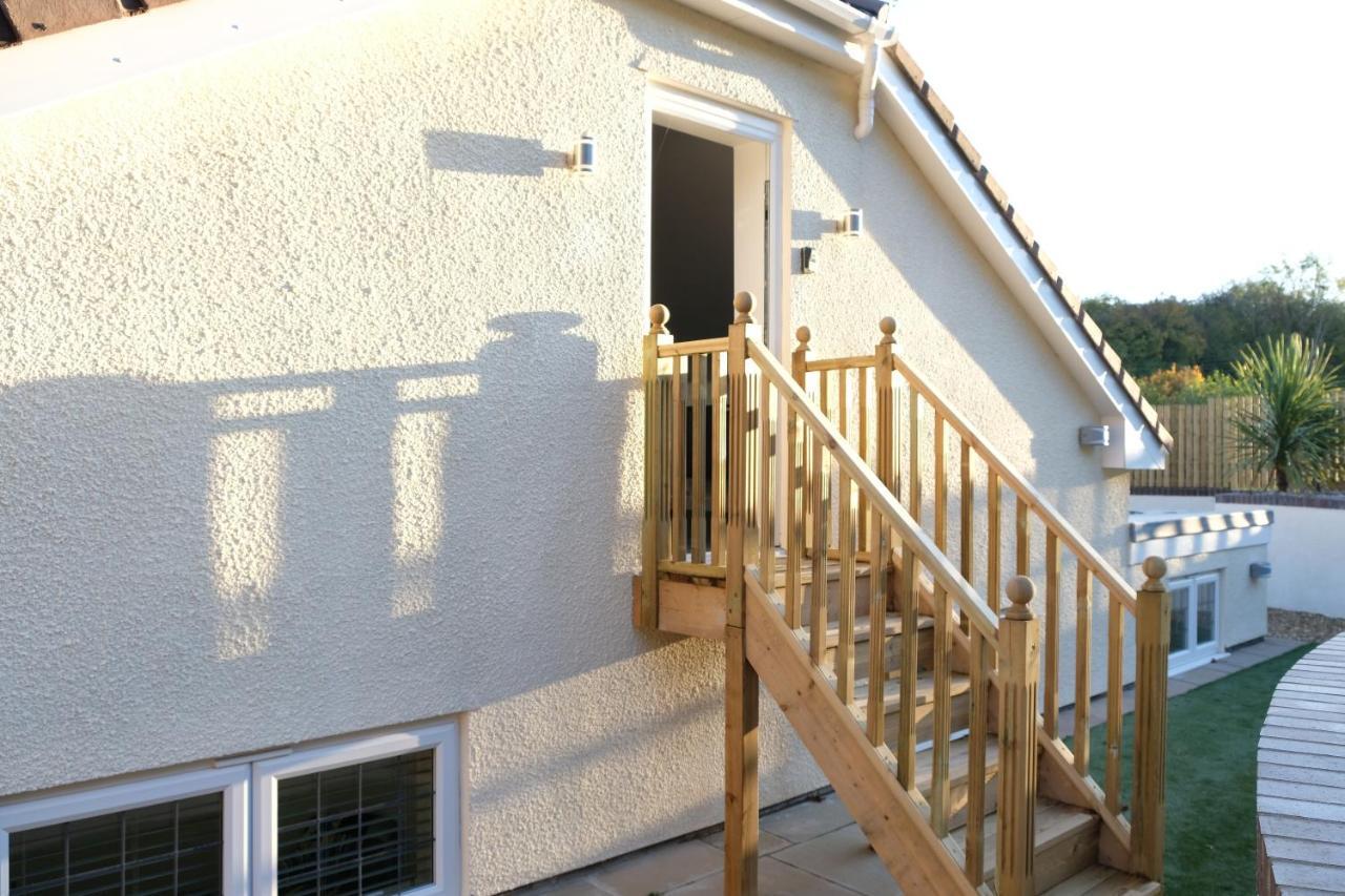 Rosemary House Brs Airport Accommodation Winford Esterno foto