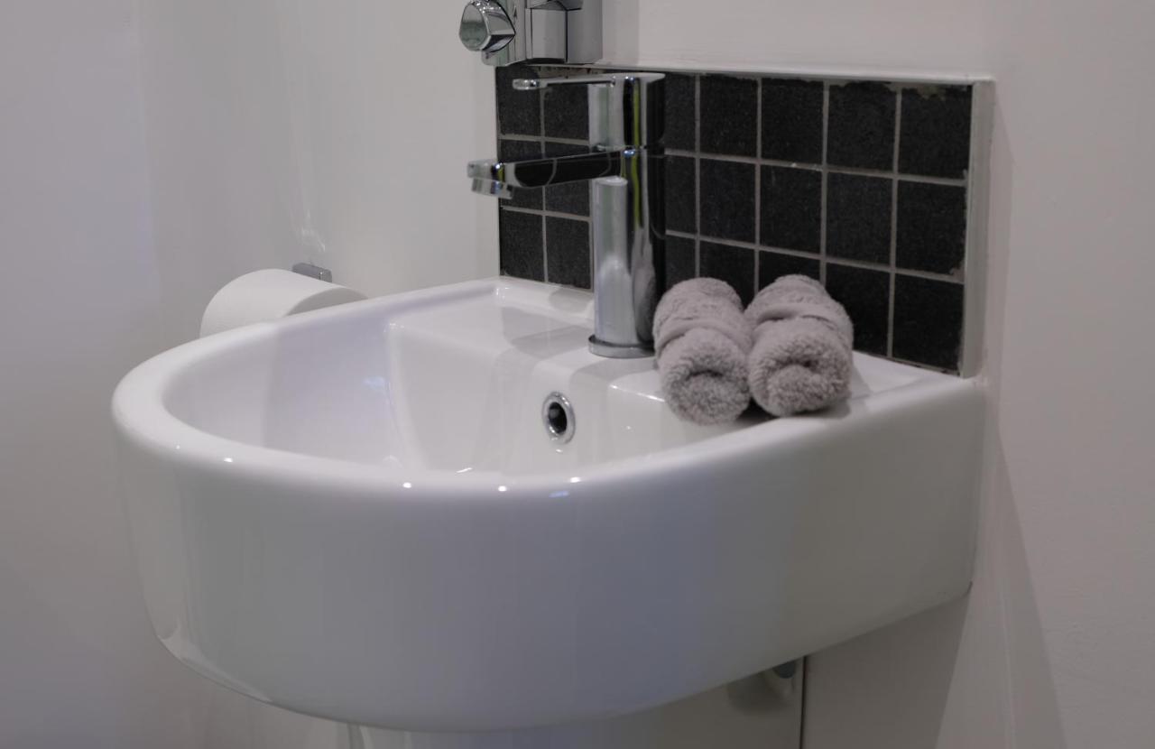 Rosemary House Brs Airport Accommodation Winford Esterno foto