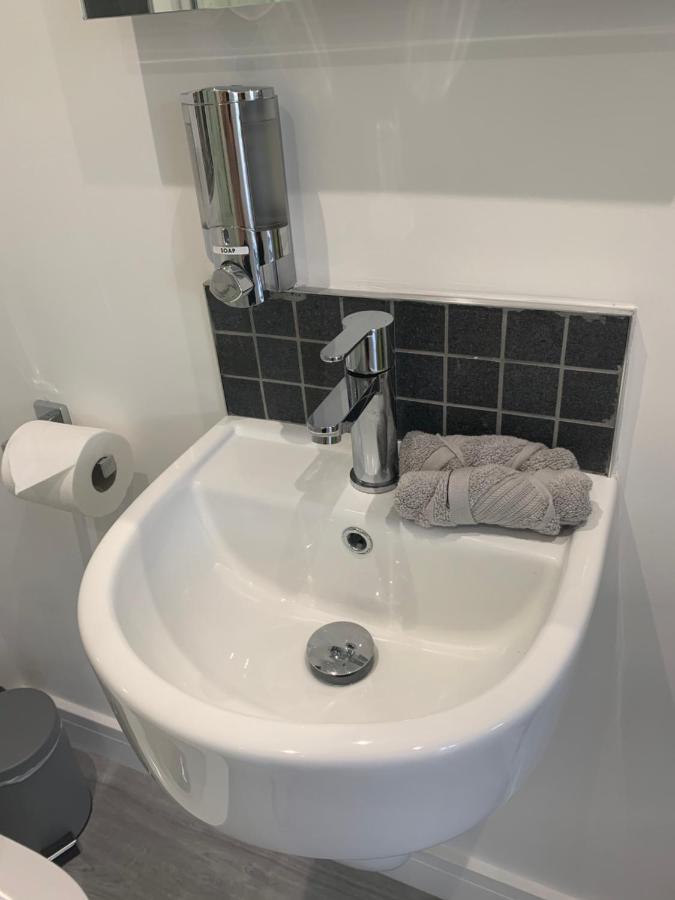 Rosemary House Brs Airport Accommodation Winford Esterno foto
