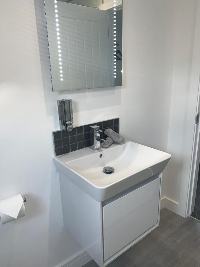 Rosemary House Brs Airport Accommodation Winford Esterno foto